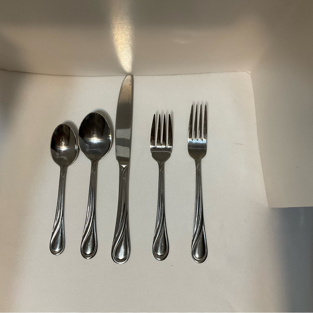 Pfaltzgraff Glennbrook 5 Place Flatware Setting‎ Glossy Finish Swirl Handles